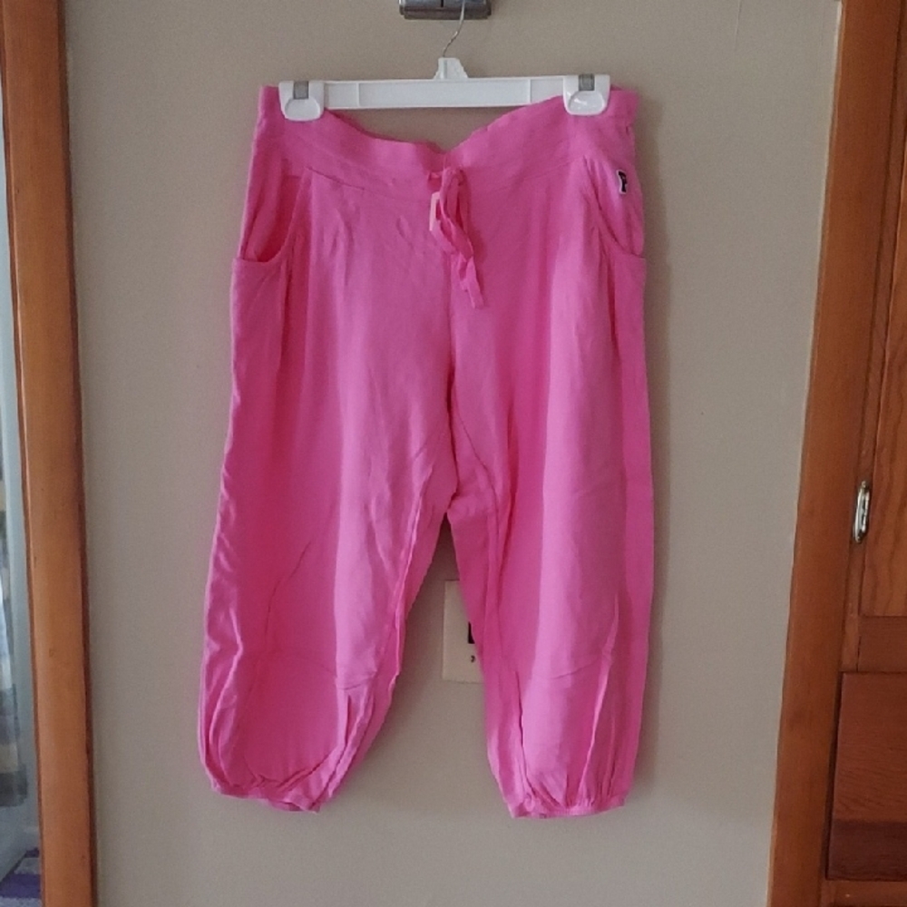 PINK Victoria's Secret Bright Pink Capri Pants